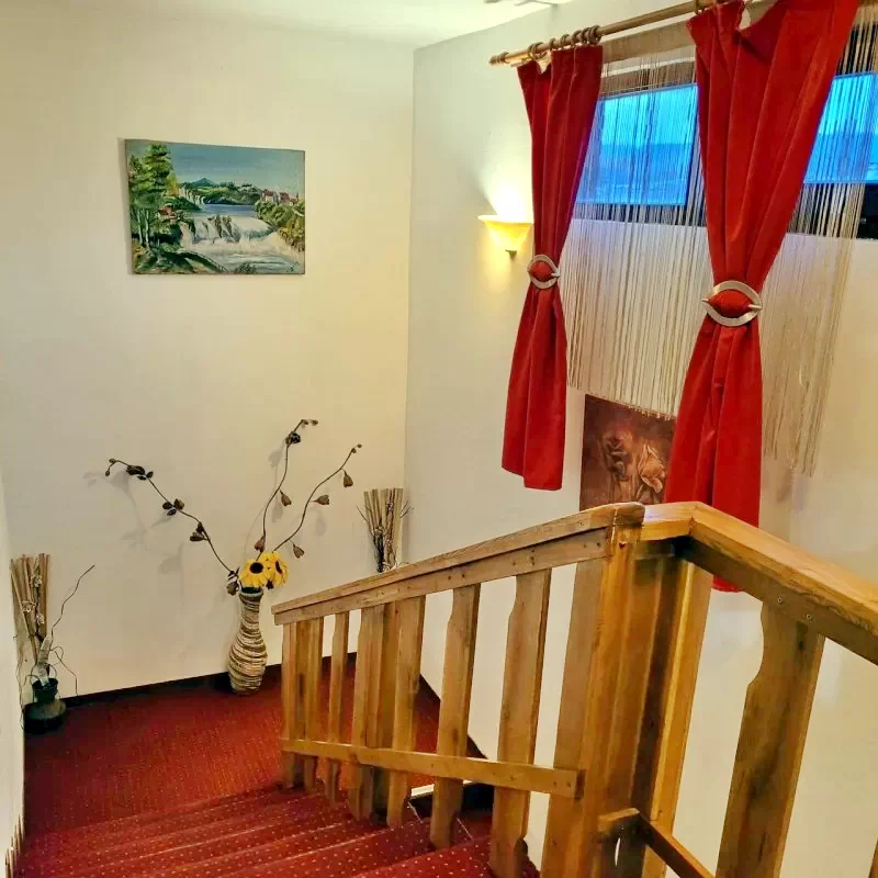 Comandău Cazare | Motel (K0446-92) Imaginea poate fi supusă drepturilor de autor. Se recomandă contactarea titularului drepturilor.