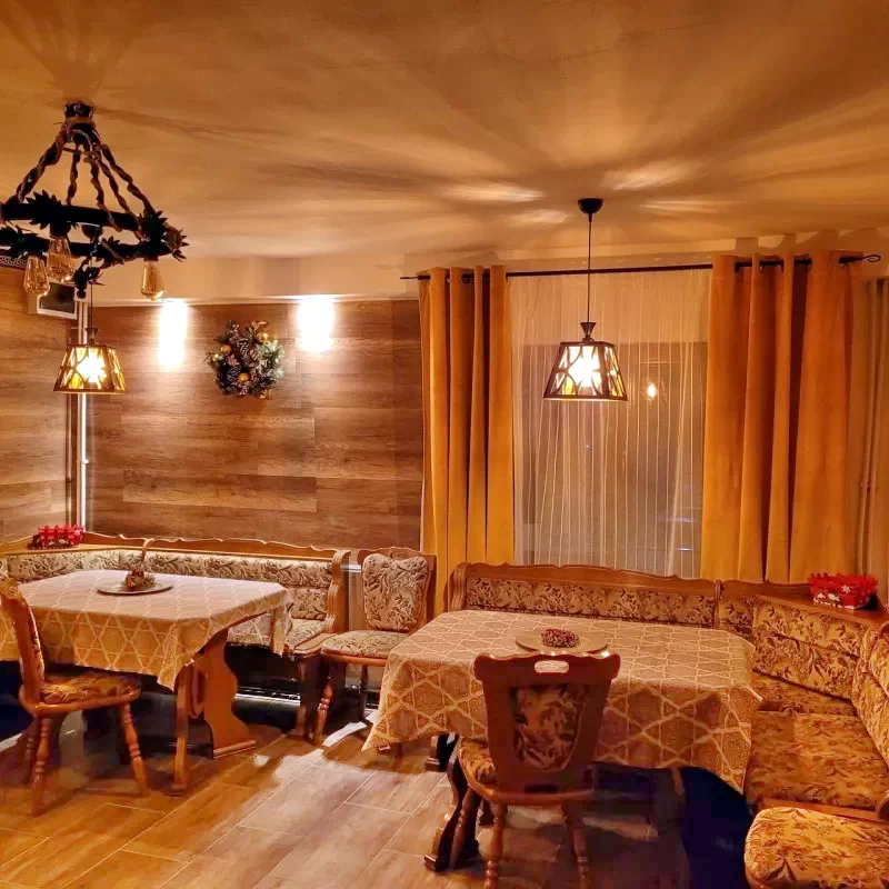 Comandău Cazare | Motel (K0446-94) Imaginea poate fi supusă drepturilor de autor. Se recomandă contactarea titularului drepturilor.