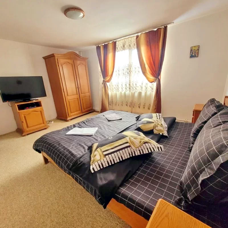 Comandău Cazare | Motel (K0446-99) Imaginea poate fi supusă drepturilor de autor. Se recomandă contactarea titularului drepturilor.