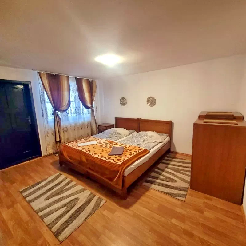Comandău Cazare | Pensiune (K0446-105) Imaginea poate fi supusă drepturilor de autor. Se recomandă contactarea titularului drepturilor.