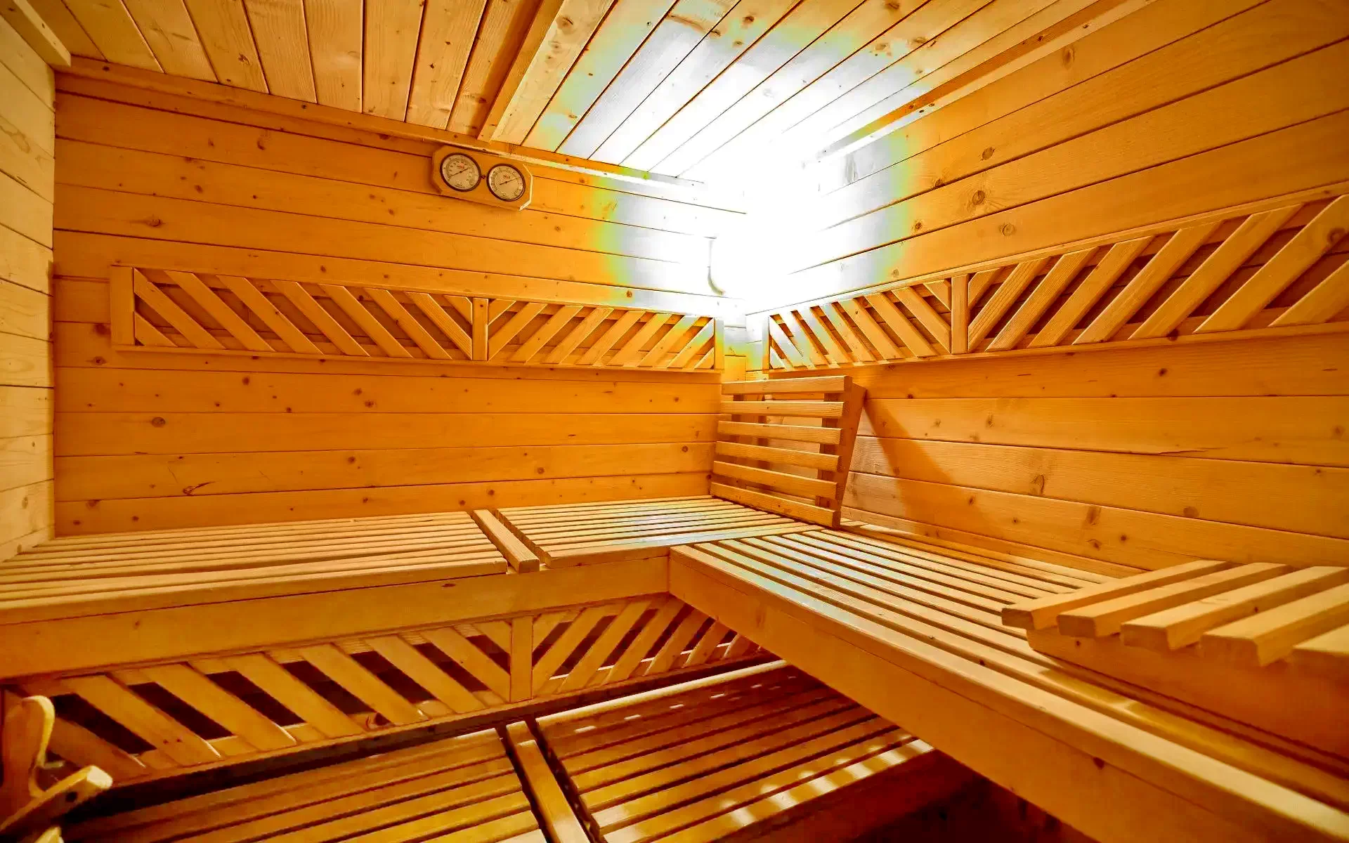 Băile Herculane Cazare | Motel (K0541-9) Imaginea poate fi supusă drepturilor de autor. Se recomandă contactarea titularului drepturilor.