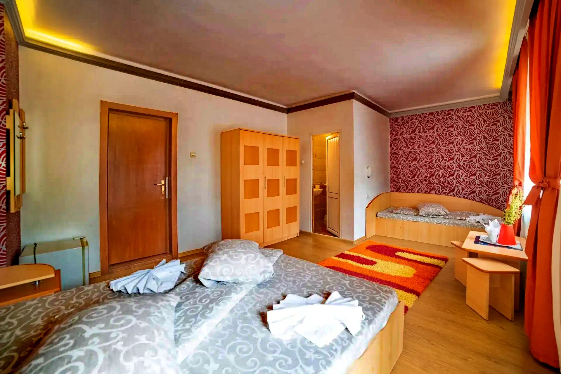 Băile Herculane Cazare | Motel (K0541-12) Imaginea poate fi supusă drepturilor de autor. Se recomandă contactarea titularului drepturilor.