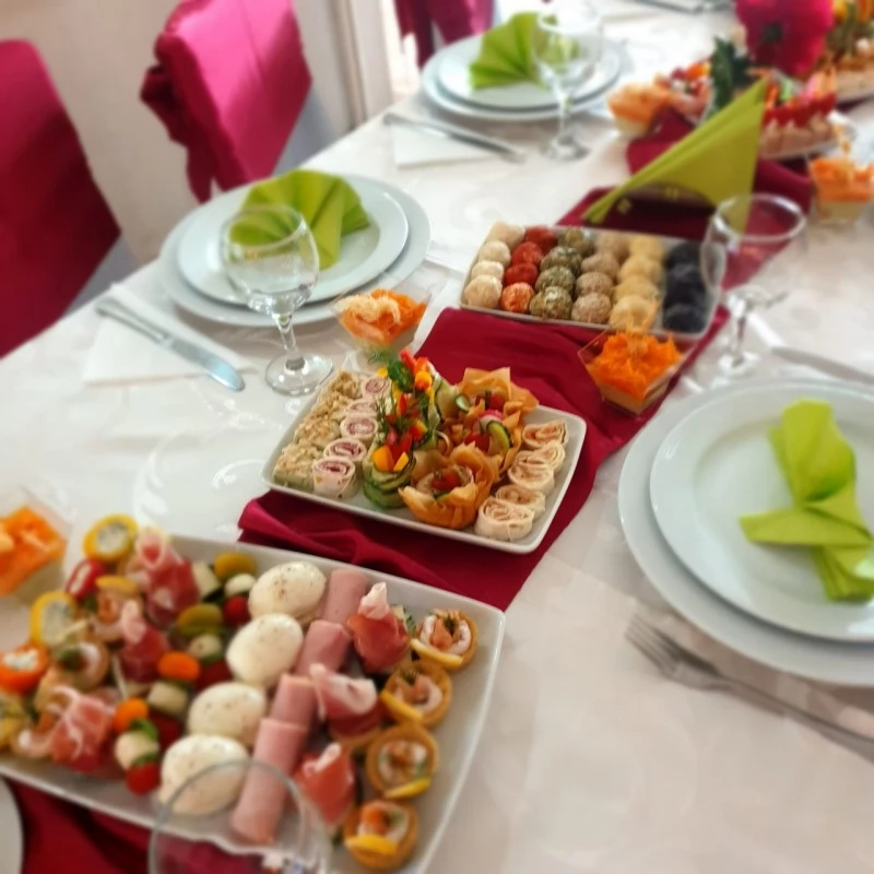 Băile Herculane Cazare | Motel (K0541-30) Imaginea poate fi supusă drepturilor de autor. Se recomandă contactarea titularului drepturilor.