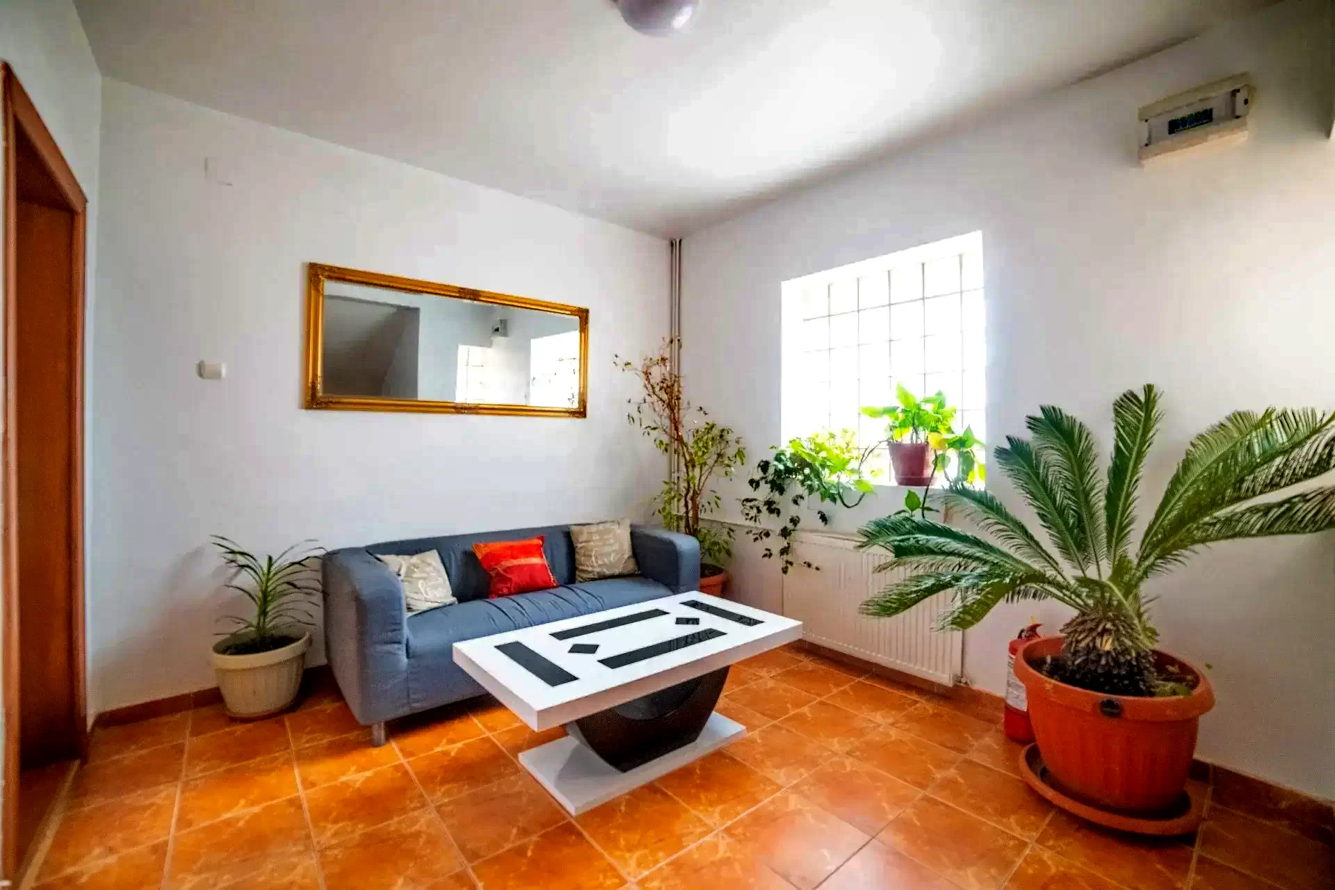 Băile Herculane Cazare | Motel (K0541-32) Imaginea poate fi supusă drepturilor de autor. Se recomandă contactarea titularului drepturilor.