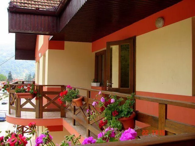 Băile Herculane Cazare | Motel (K0541-33) Imaginea poate fi supusă drepturilor de autor. Se recomandă contactarea titularului drepturilor.