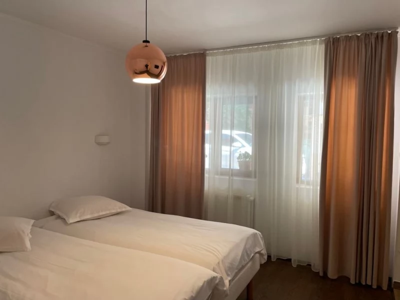 Băile Herculane Cazare | Motel (K0541-39) Imaginea poate fi supusă drepturilor de autor. Se recomandă contactarea titularului drepturilor.