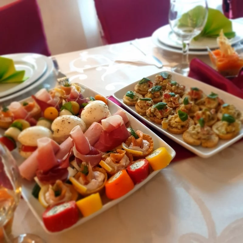 Băile Herculane Cazare | Motel (K0541-43) Imaginea poate fi supusă drepturilor de autor. Se recomandă contactarea titularului drepturilor.