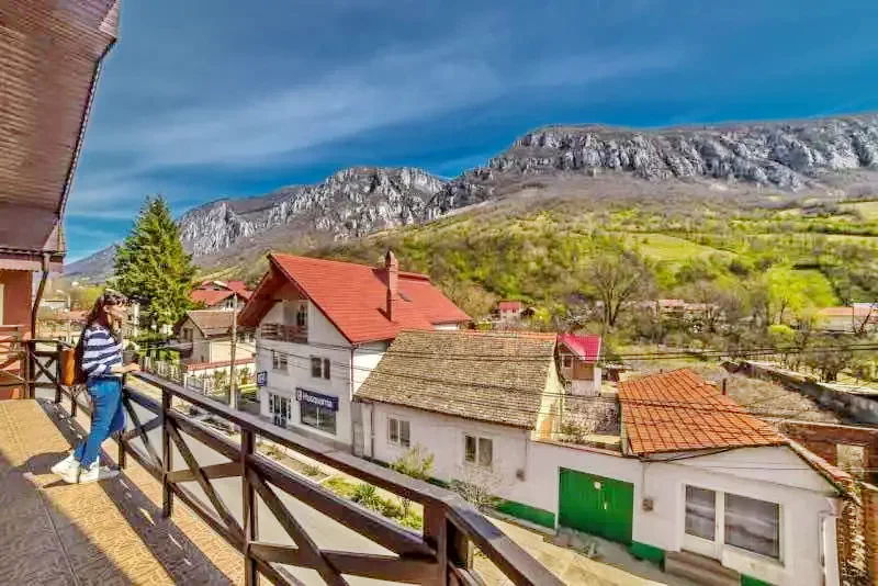 Băile Herculane Cazare | Motel (K0541-55) Imaginea poate fi supusă drepturilor de autor. Se recomandă contactarea titularului drepturilor.