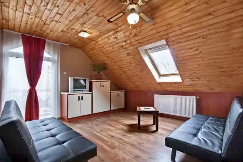 Alsóörs Szállás | Vendégház (K0830-15) A kép szerzői jogvédelem alatt állhat. Javasolt a kapcsolatfelvétel a jog tulajdonossal. Alsóörs Szállás | Vendégház (K0830-15) A kép szerzői jogvédelem alatt állhat. Javasolt a kapcsolatfelvétel a jog tulajdonossal.