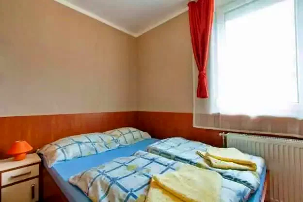 Alsóörs Szállás | Vendégház (K0830-21) A kép szerzői jogvédelem alatt állhat. Javasolt a kapcsolatfelvétel a jog tulajdonossal. Alsóörs Szállás | Vendégház (K0830-21) A kép szerzői jogvédelem alatt állhat. Javasolt a kapcsolatfelvétel a jog tulajdonossal.