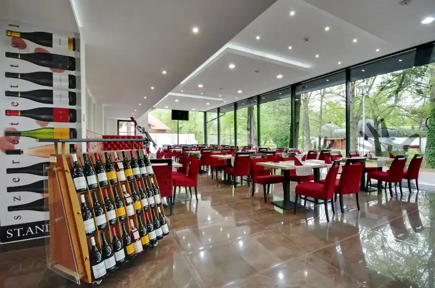 Jula Cazare | Pensiune turistică (K0798-3) Imaginea poate fi supusă drepturilor de autor. Se recomandă contactarea titularului drepturilor.