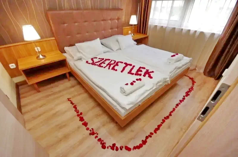 Jula Cazare | Pensiune turistică (K0798-15) Imaginea poate fi supusă drepturilor de autor. Se recomandă contactarea titularului drepturilor.