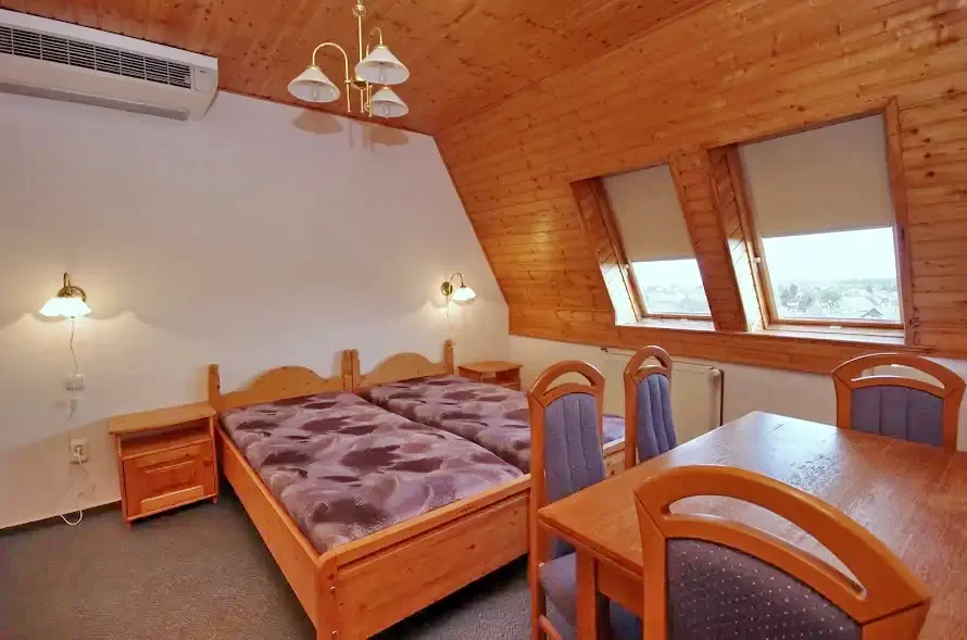 Jula Cazare | Pensiune turistică (K0798-19) Imaginea poate fi supusă drepturilor de autor. Se recomandă contactarea titularului drepturilor.