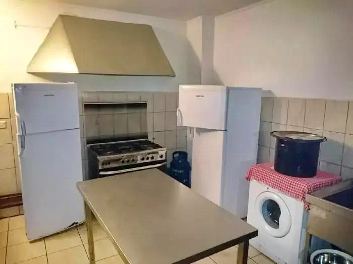 Komandó Szállás | Motel (K1223-11) A kép szerzői jogvédelem alatt állhat. Javasolt a kapcsolatfelvétel a jog tulajdonossal.