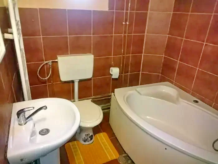 Comandău Cazare | Motel (K1223-14) Imaginea poate fi supusă drepturilor de autor. Se recomandă contactarea titularului drepturilor.