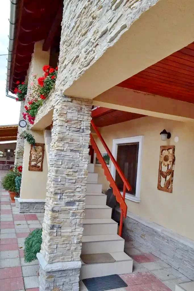Cazare Cristur - Pensiunea Bukovina*** | Csernakeresztúr - Bukovina Panzió***. Imaginea poate fi supusă drepturilor de autor. Se recomandă contactarea titularului drepturilor.