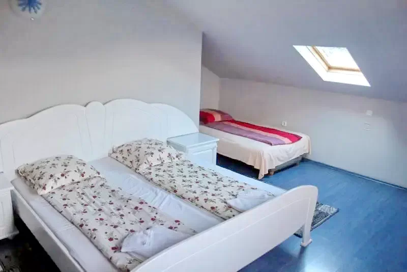 Vișeu de Sus Cazare | Motel (K1056-12) Imaginea poate fi supusă drepturilor de autor. Se recomandă contactarea titularului drepturilor.