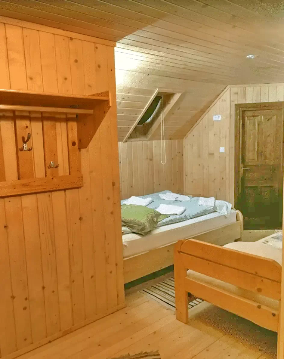 Gyimesközéplok Szállás | Motel (K0929-8) A kép szerzői jogvédelem alatt állhat. Javasolt a kapcsolatfelvétel a jog tulajdonossal.