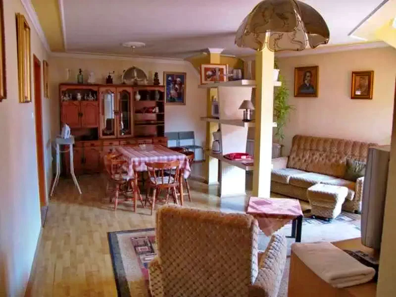  Cazare | Apartament (K1031-4) Imaginea poate fi supusă drepturilor de autor. Se recomandă contactarea titularului drepturilor.