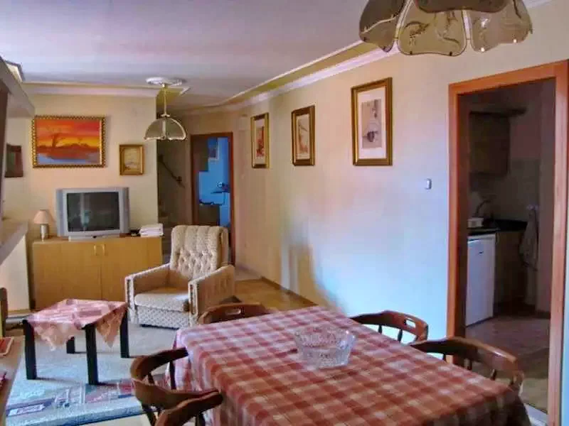  Cazare | Apartament (K1031-7) Imaginea poate fi supusă drepturilor de autor. Se recomandă contactarea titularului drepturilor.