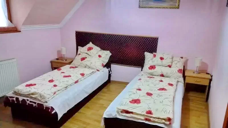  Cazare | Bungalow (K1031-20) Imaginea poate fi supusă drepturilor de autor. Se recomandă contactarea titularului drepturilor.