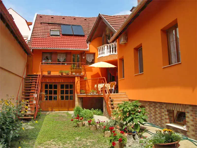 Hajdúszoboszló Szállás | Apartmanház (K1031-29) A kép szerzői jogvédelem alatt állhat. Javasolt a kapcsolatfelvétel a jog tulajdonossal.