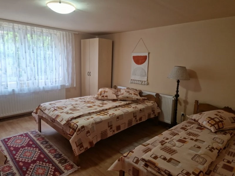 Covasna Cazare | Sat de vacanță (K1022-20) Imaginea poate fi supusă drepturilor de autor. Se recomandă contactarea titularului drepturilor.