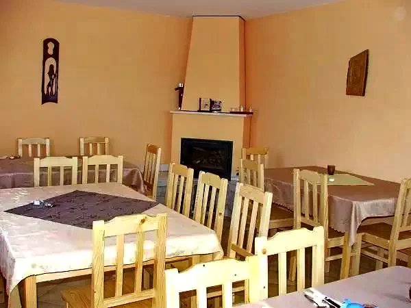 Zetea Cazare | Motel (K1387-24) Imaginea poate fi supusă drepturilor de autor. Se recomandă contactarea titularului drepturilor.