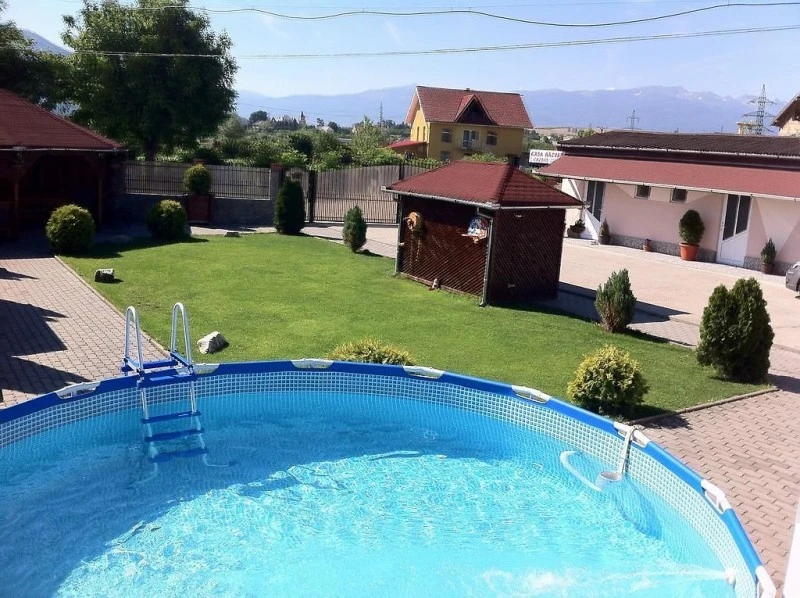 Hátszeg Szállás | Üdülőfalu (K0481-1) A kép szerzői jogvédelem alatt állhat. Javasolt a kapcsolatfelvétel a jog tulajdonossal.