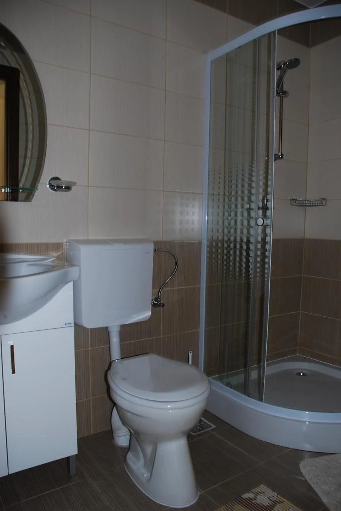 Hațeg Cazare | Cabană (K0481-7) Imaginea poate fi supusă drepturilor de autor. Se recomandă contactarea titularului drepturilor.