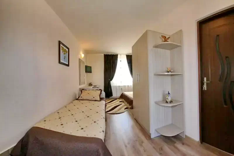 Hațeg Cazare | Cabană (K0481-10) Imaginea poate fi supusă drepturilor de autor. Se recomandă contactarea titularului drepturilor.