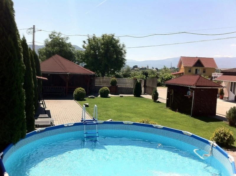 Hațeg Cazare | Sat de vacanță (K0481-32) Imaginea poate fi supusă drepturilor de autor. Se recomandă contactarea titularului drepturilor.