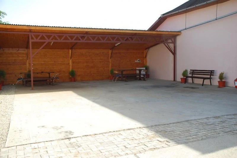 Hațeg Cazare | Sat de vacanță (K0481-33) Imaginea poate fi supusă drepturilor de autor. Se recomandă contactarea titularului drepturilor.