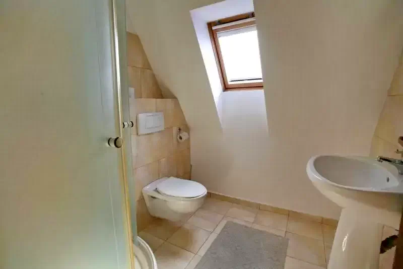 Cristuru Secuiesc Cazare | Vilă turistică (K1288-18) Imaginea poate fi supusă drepturilor de autor. Se recomandă contactarea titularului drepturilor.