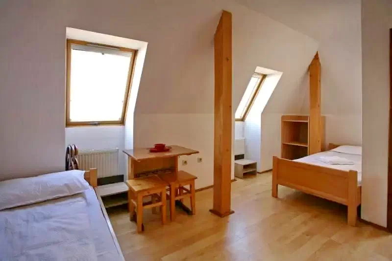 Székelykeresztúr Szállás | Turisztikai villa (K1288-19) A kép szerzői jogvédelem alatt állhat. Javasolt a kapcsolatfelvétel a jog tulajdonossal.