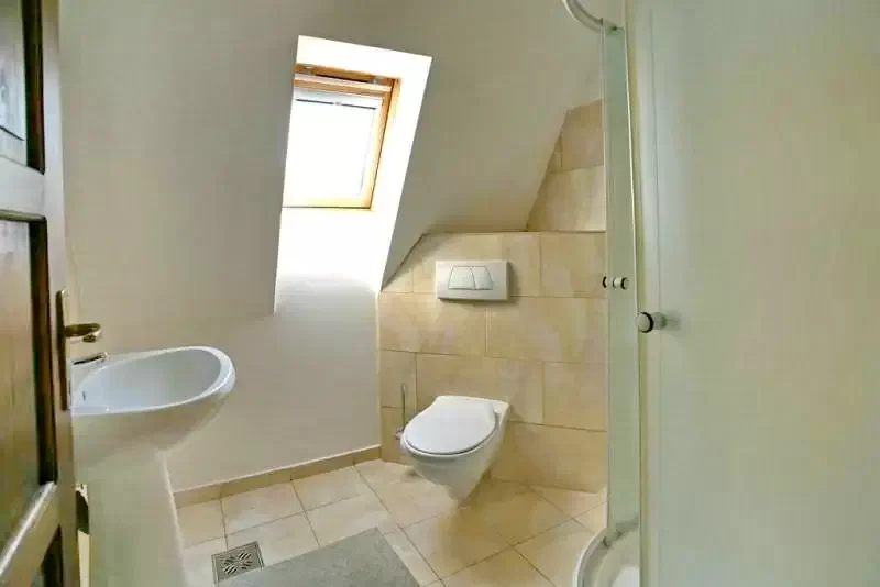 Székelykeresztúr Szállás | Turisztikai villa (K1288-31) A kép szerzői jogvédelem alatt állhat. Javasolt a kapcsolatfelvétel a jog tulajdonossal.