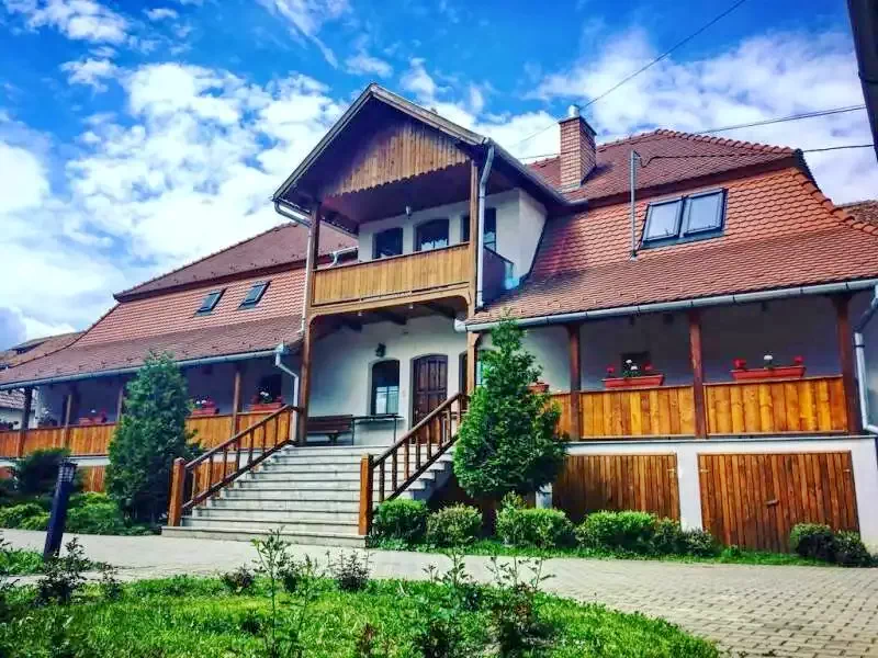 Székelykeresztúr Szállás | Turisztikai villa (K1288-47) A kép szerzői jogvédelem alatt állhat. Javasolt a kapcsolatfelvétel a jog tulajdonossal.