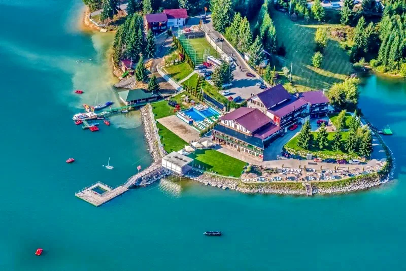 Colibița Cazare | Pensiune turistică (K1436-1) Imaginea poate fi supusă drepturilor de autor. Se recomandă contactarea titularului drepturilor.