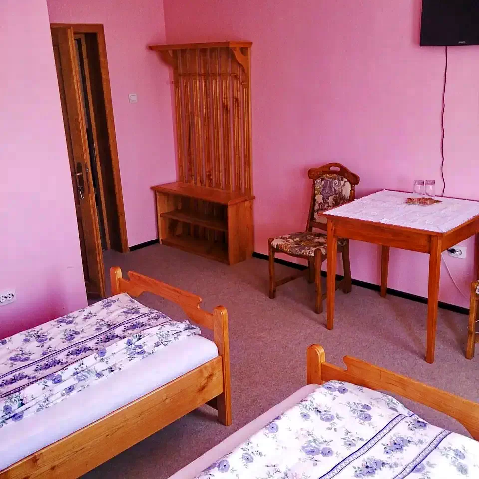 Coltău Cazare | Motel (K1003-10) Imaginea poate fi supusă drepturilor de autor. Se recomandă contactarea titularului drepturilor.