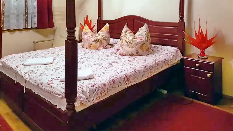 Koltó Szállás | Motel (K1003-13) A kép szerzői jogvédelem alatt állhat. Javasolt a kapcsolatfelvétel a jog tulajdonossal.