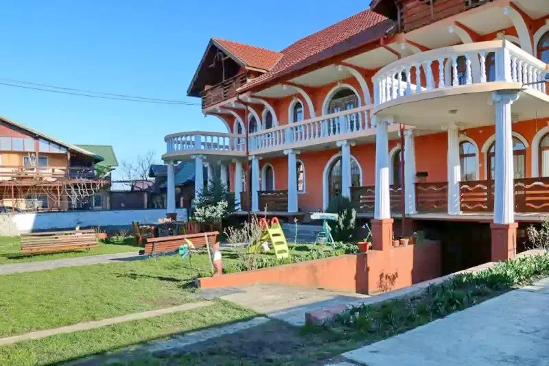 Coltău Cazare | Motel (K1003-20) Imaginea poate fi supusă drepturilor de autor. Se recomandă contactarea titularului drepturilor.