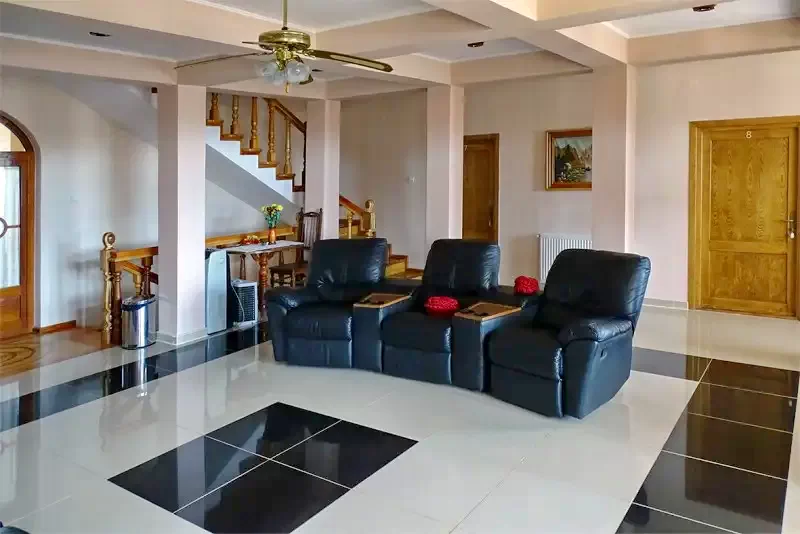 Coltău Cazare | Motel (K1003-32) Imaginea poate fi supusă drepturilor de autor. Se recomandă contactarea titularului drepturilor.