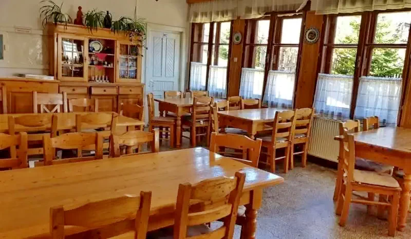 Hargitafürdő Szállás | Motel (K1205-1) A kép szerzői jogvédelem alatt állhat. Javasolt a kapcsolatfelvétel a jog tulajdonossal.