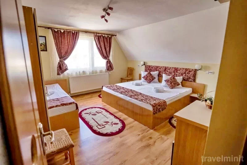 Cristur Cazare | Motel (K0269-8) Imaginea poate fi supusă drepturilor de autor. Se recomandă contactarea titularului drepturilor.