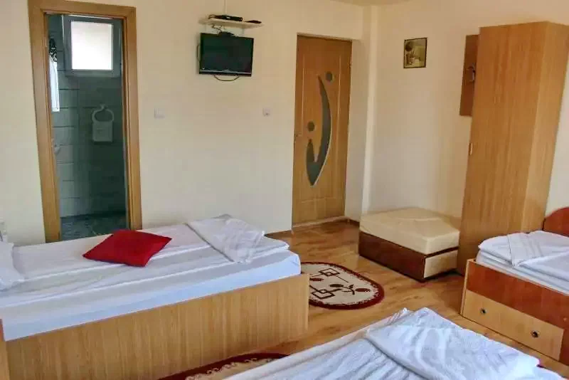 Cristur Cazare | Motel (K0269-10) Imaginea poate fi supusă drepturilor de autor. Se recomandă contactarea titularului drepturilor.