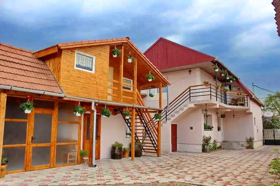 Cristur Cazare | Motel (K0269-26) Imaginea poate fi supusă drepturilor de autor. Se recomandă contactarea titularului drepturilor.