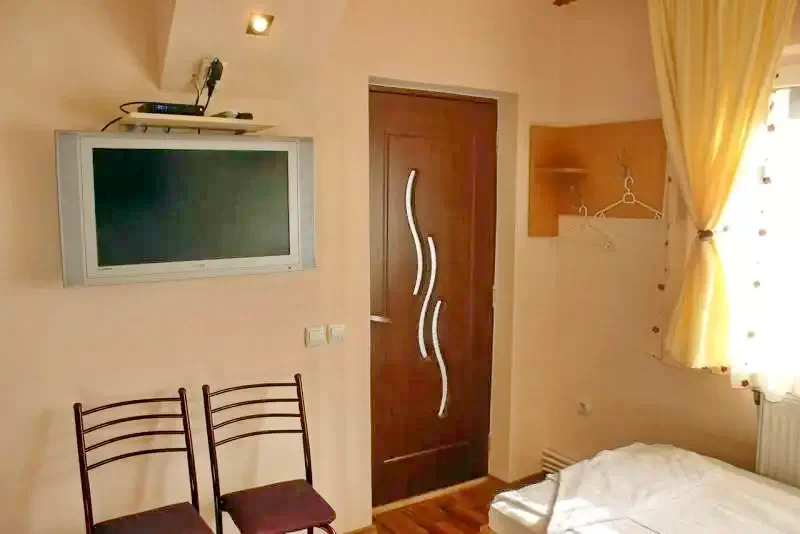 Cristur Cazare | Motel (K0269-29) Imaginea poate fi supusă drepturilor de autor. Se recomandă contactarea titularului drepturilor.