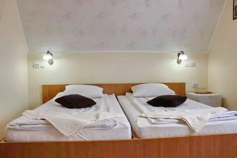 Cristur Cazare | Motel (K0269-34) Imaginea poate fi supusă drepturilor de autor. Se recomandă contactarea titularului drepturilor.