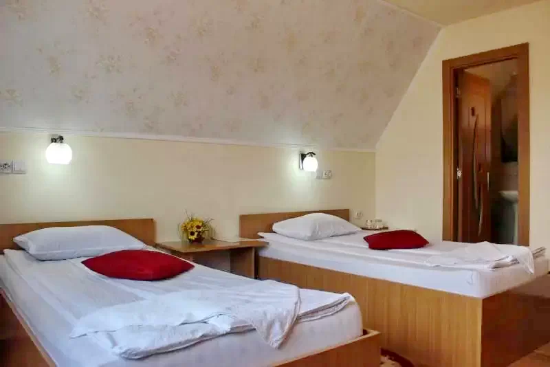 Cristur Cazare | Motel (K0269-40) Imaginea poate fi supusă drepturilor de autor. Se recomandă contactarea titularului drepturilor.