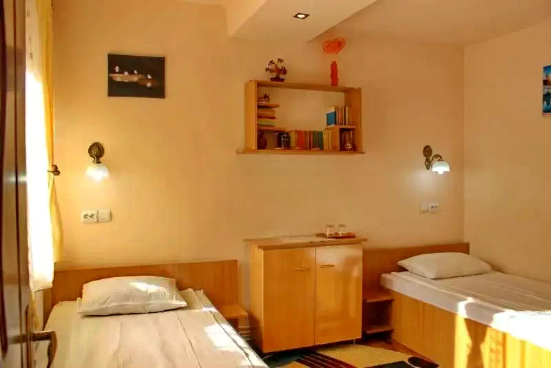 Cristur Cazare | Motel (K0269-41) Imaginea poate fi supusă drepturilor de autor. Se recomandă contactarea titularului drepturilor.